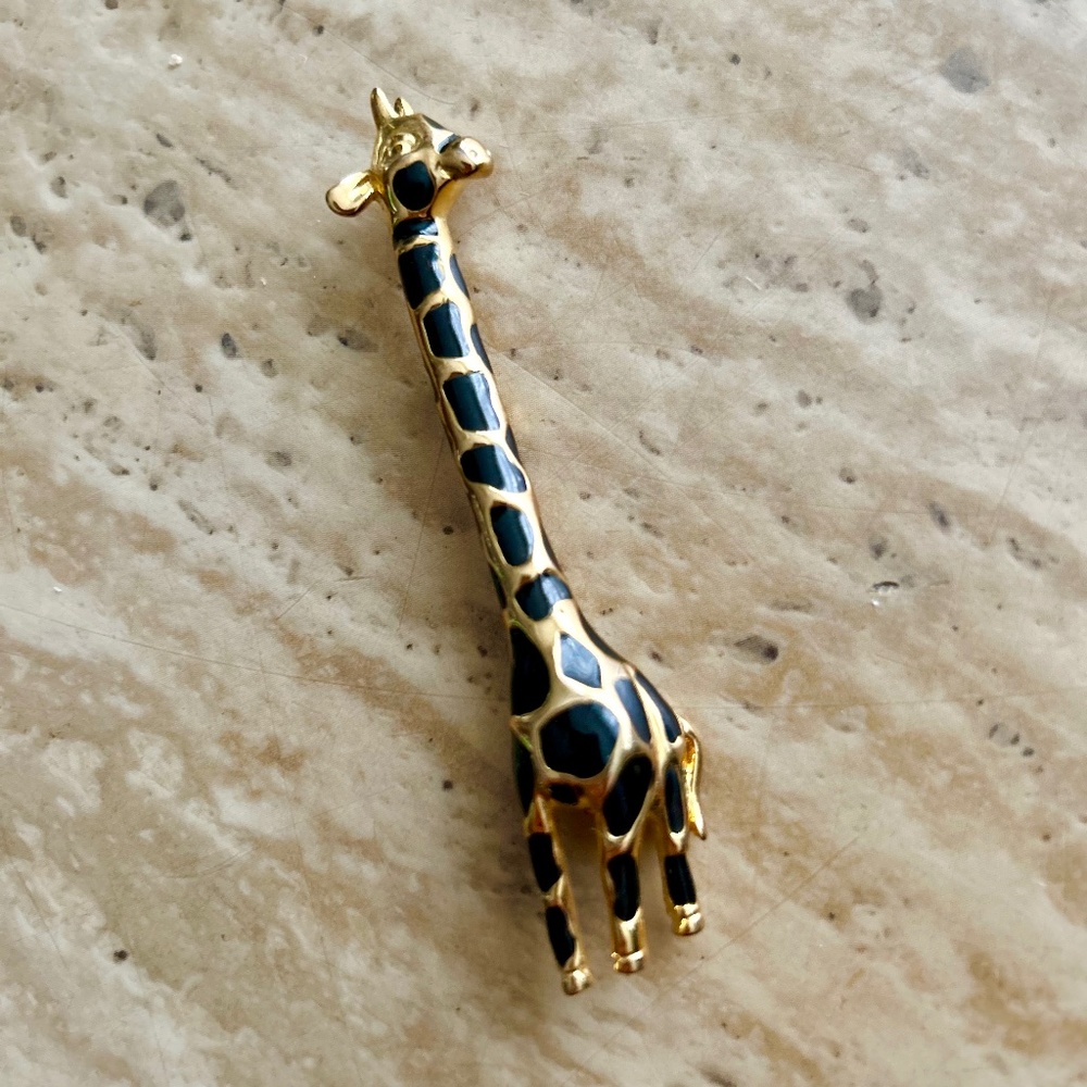 Vintage enamel giraffe pin